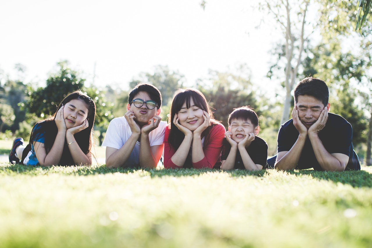 asiatici uomini donne bambini